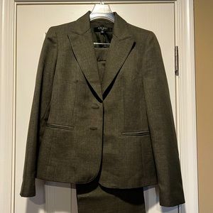 Nine West full suit- fitted jacket and lined pants- size 2
